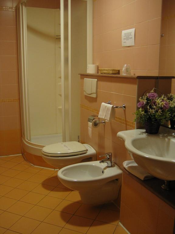 Hotel Italia Carmagnola Habitación foto