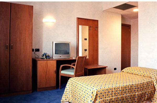 Hotel Italia Carmagnola Habitación foto