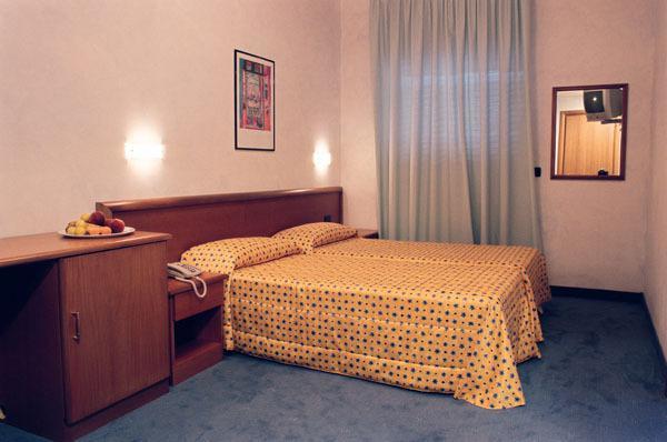 Hotel Italia Carmagnola Habitación foto