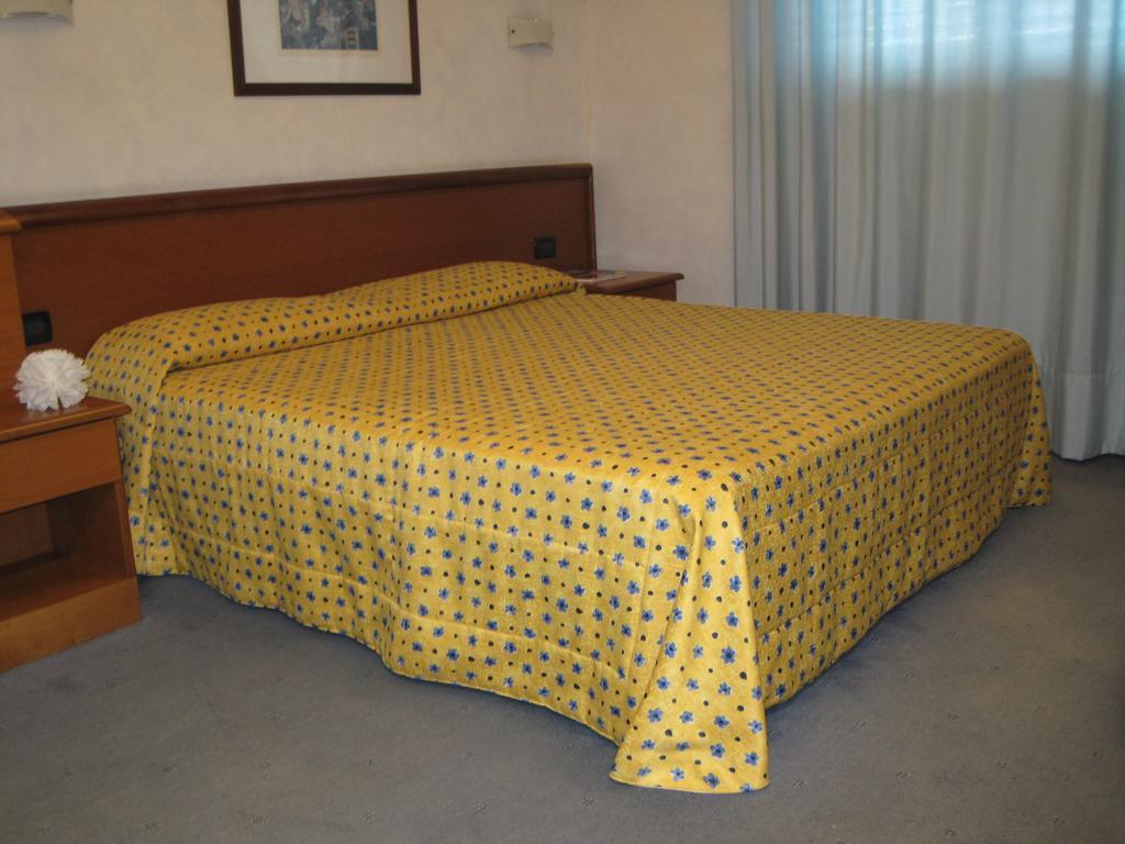 Hotel Italia Carmagnola Habitación foto