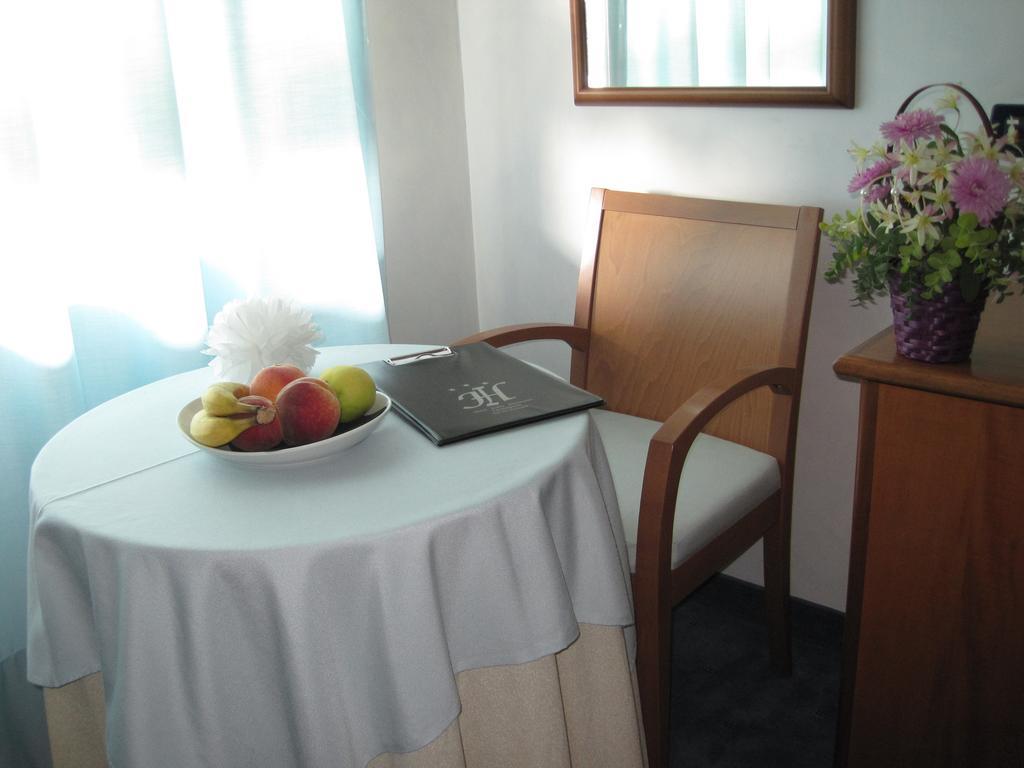 Hotel Italia Carmagnola Habitación foto